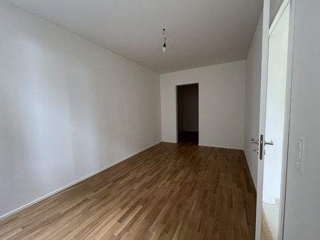 ERSTBEZUG: Wohnen wie im Einfamilienhaus. 4.5-Zimmer-Hausteil in familienfreundlichem Quartier. - Foto 3