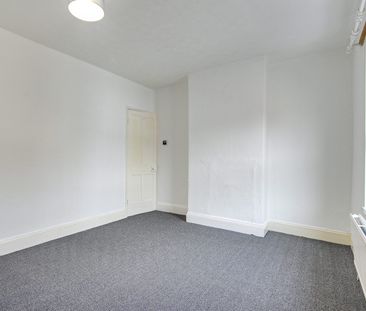 Terraced House to rent on - Photo 3