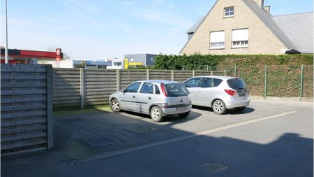 Instapklaar appartement met terras + autostaanplaats te huur in Torhout - Photo 3