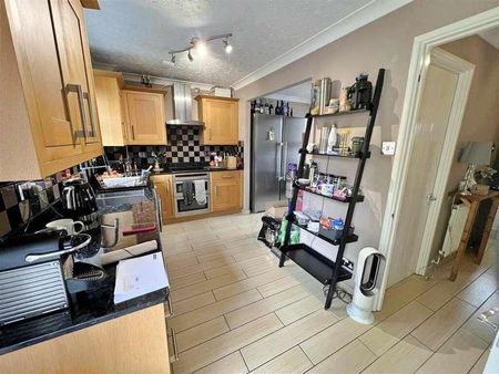 St. Clements Way, Bishopdown, SP1 - Photo 4
