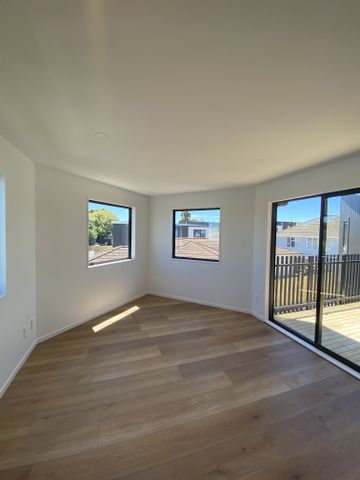 Brand New - 2 Bedrooms plus Study - Photo 5