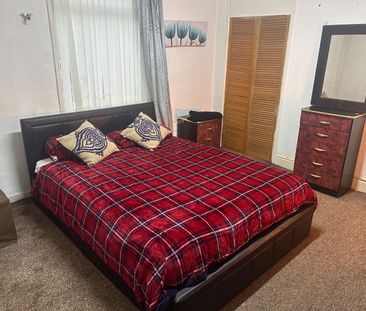 Room in a Shared House, Gill Street, M9 - Photo 1