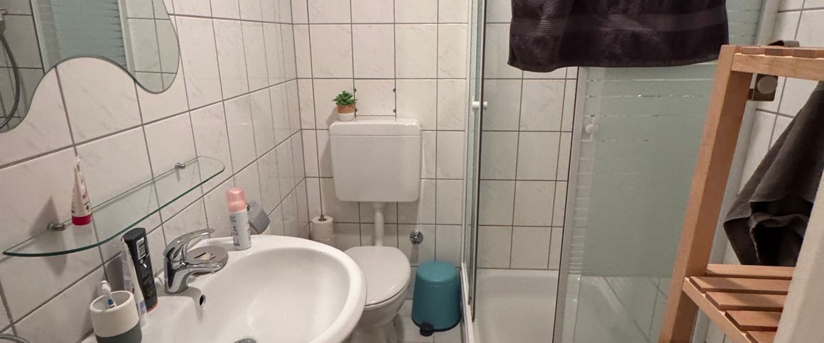 Schöne Dachgeschosswohnung in zentraler Lage in Essen-Rüttenscheid! - Photo 1