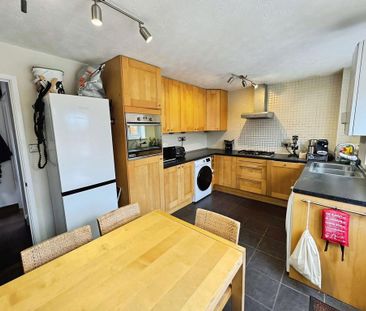 3 bedroom end of terrace house to rent - Photo 6