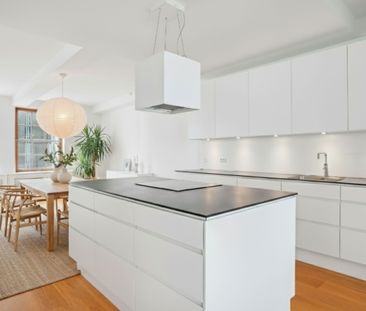 Eksklusiv lejebolig med 2 badeværelser og direkte udgang til gården - Photo 3