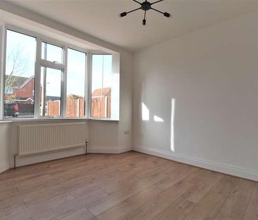 Pooley Green Road, Egham, TW20 - Photo 3