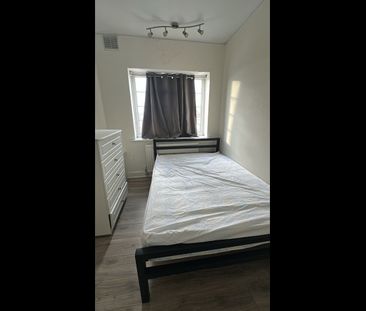Room in a Shared Flat, Kennyland Court, NW4 - Photo 1
