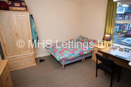 3 Bedroom Mid Terraced House for rent in Carberry Place - Photo 2