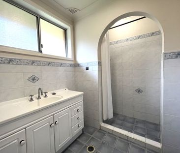 Family Home in Quiet Location - Photo 4