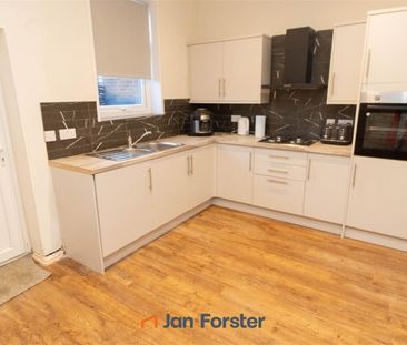 2 Bedroom House - Terraced - Photo 4