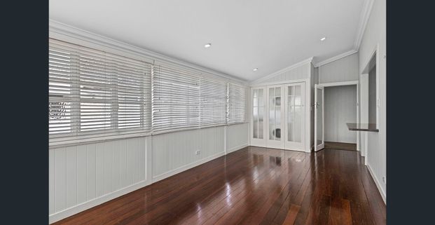3 BEDROOM QUEENSLANDER IN WINDSOR - Photo 1