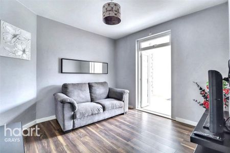 1 bedroom in a house share to rent - Photo 4