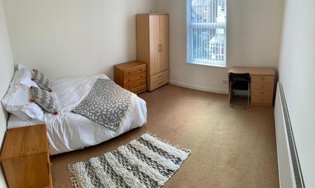 1 bedroom in a house share to rent - Photo 3