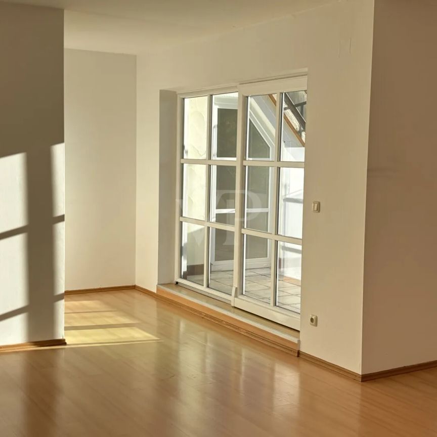 Lichtdurchflutet mit großzügiger Dachterrasse im Univiertel - Photo 1