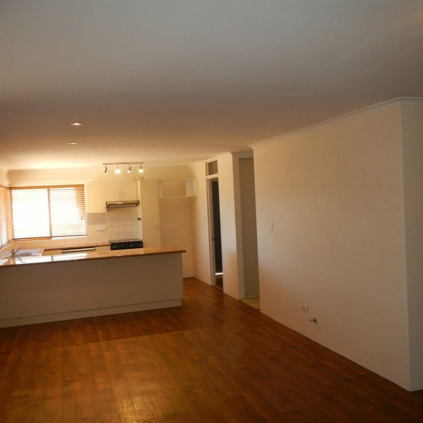 4 BEDROOM, 1 BATHROOM HOUSE IN SADADEEN WITH LOTS OF FAMILY FRIENDLY SPACE - Photo 1