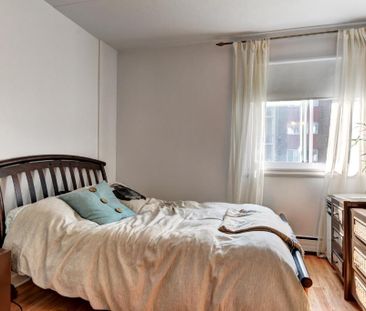 JOLI 3 1/2 RÉNOVÉ TOUT BÉTON - LIBRE - Photo 1