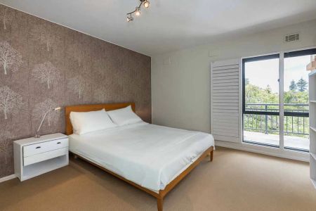 Sundrenched Gem - Unfurnished - Photo 3