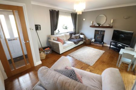 3 bedroom semi-detached house to rent - Photo 5