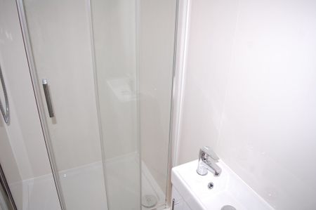 Poole, Dorset - Photo 3