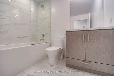 For Lease - 38 Honeycrisp Crescent Unit# 1017, Vaughan, Ontario - Photo 2