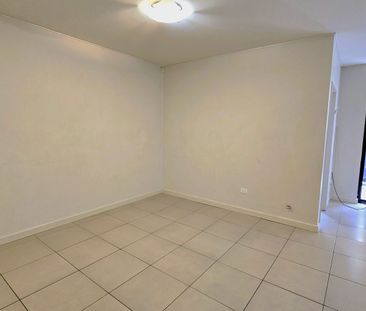 Charming Two-Bedroom Apartment in a Prime Northmead Location! - Photo 3