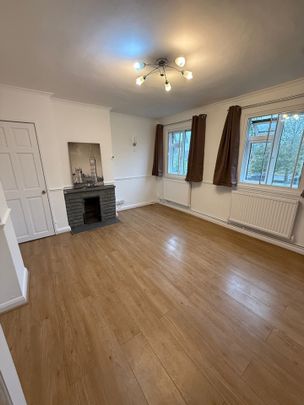 3 Bed Flat, Budoch Drive, IG3 - Photo 1