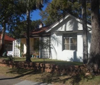Comfortable 2 Bedroom Home ! - Photo 3