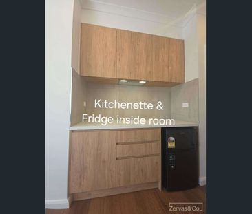 Private bathroom + Kitchenette - Photo 2