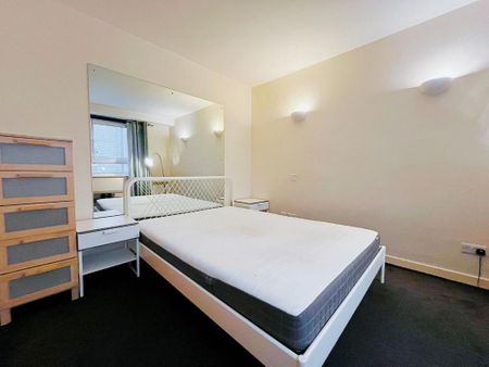 2 bedroom flat to rent - Photo 2