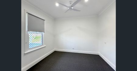 Beautifully Renovated 3-Bedroom Home with Spacious Yard - Photo 3