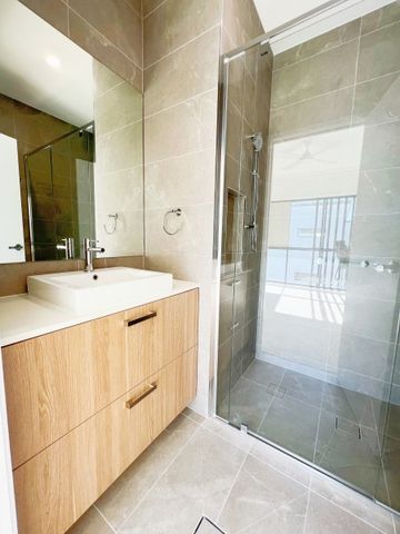 LUXE URBAN LIVING - BRAND NEW 4-BEDROOM TOWNHOUSE FOR RENT! - Photo 2