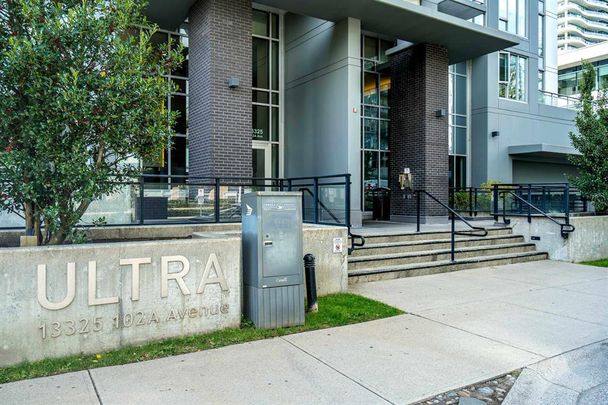 Ultra. Studio with Mountain and City Views - Photo 1