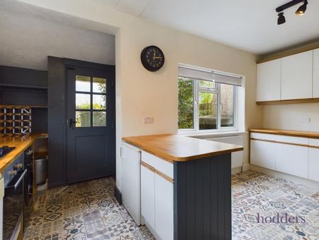 3 bedroom semi-detached house to rent - Photo 5