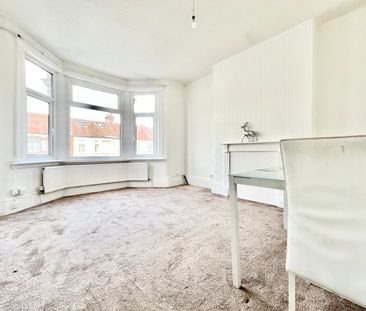 2 Bed Flat, Mortlake Road, IG1 - Photo 1