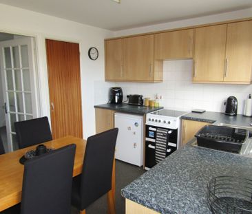 2 bed Terraced - To Let - Photo 6