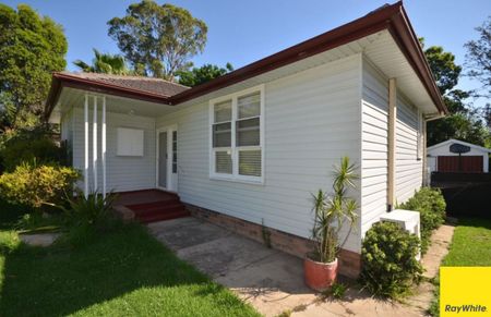 Family Home for Rent - 50 Janice Street, Seven Hills - Photo 4