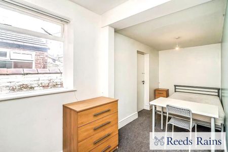 4 bedroom terraced house to rent - Photo 4