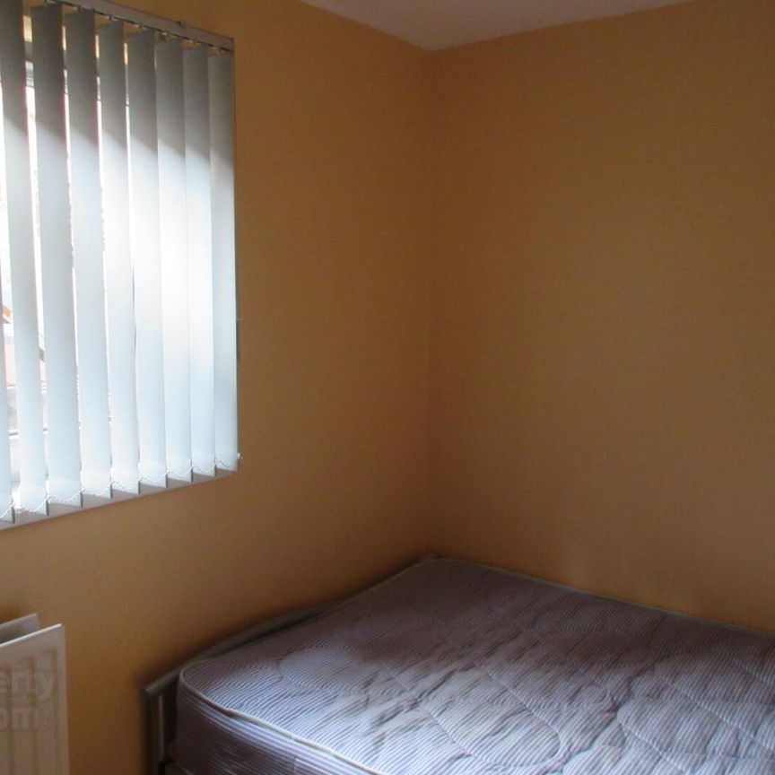 Great 4 Bedroom Apartment, 68a University Avenue, Queens Quarter, Belfast - Photo 1