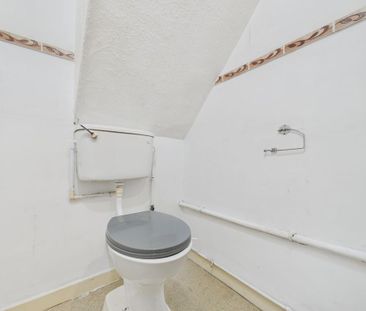 2 bedroom end of terrace house to rent - Photo 6