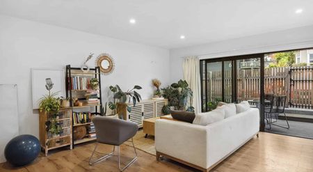 Luxury Apartment - Photo 2