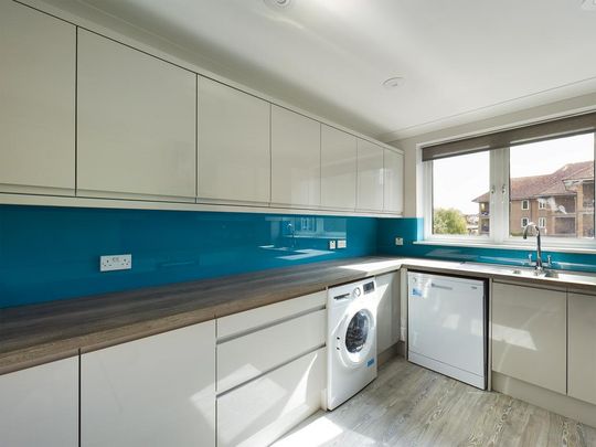 3 bedroom apartment to rent - Photo 1