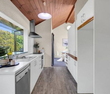 Tidy & Convenient 2-Bedroom Living in a Great ... - Photo 4