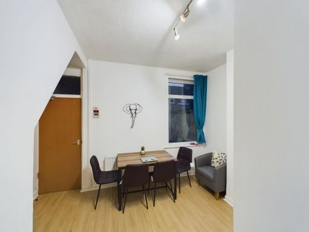 4 bedroom house of multiple occupation to rent - Photo 2