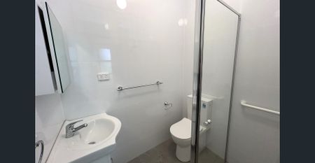 Newly Renovated, spacious one bedroom duplex - Photo 5