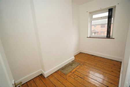 3 bedroom end of terrace house to rent - Photo 3