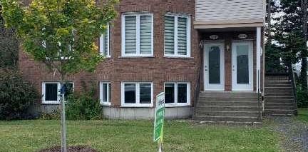 4½ + espace bureau avec fenêtre , 1 265,00 $ - COUR ARRIÈRE PRIVÉE et AMÉNAGÉE, entrée indépendante - Photo 2