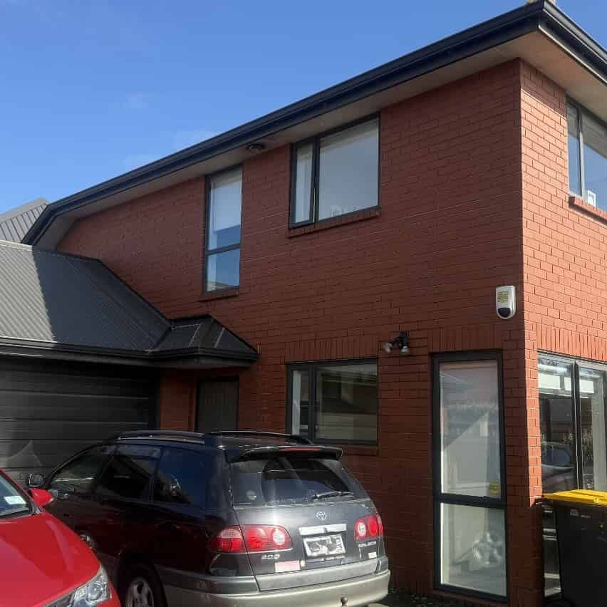 Riccarton - Modern 4 Bed/2 Bath townhouse, Double Garage, Suit Mature Students - Photo 1