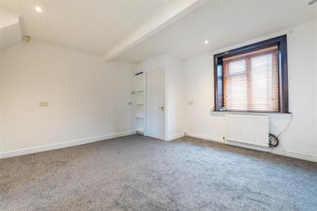 2 bedroom terraced house to rent - Photo 4