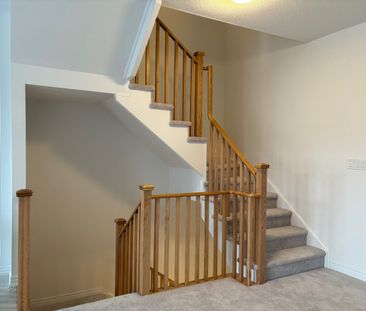 For Lease - 2015 Cameron Lott Crescent, Oshawa, Ontario - Photo 5