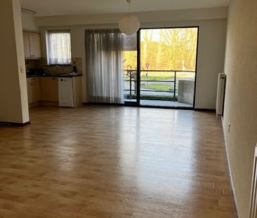 Groot appartement met garage en 1 slaapkamer - Photo 3